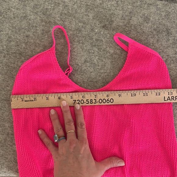 Good American Swimsuit, Sz 3/4 neon pink with cool texture. - Picture 8 of 13